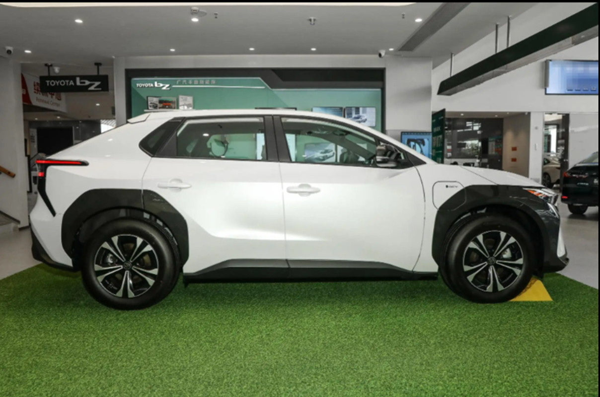 Toyota bZ4X 615 Max 1