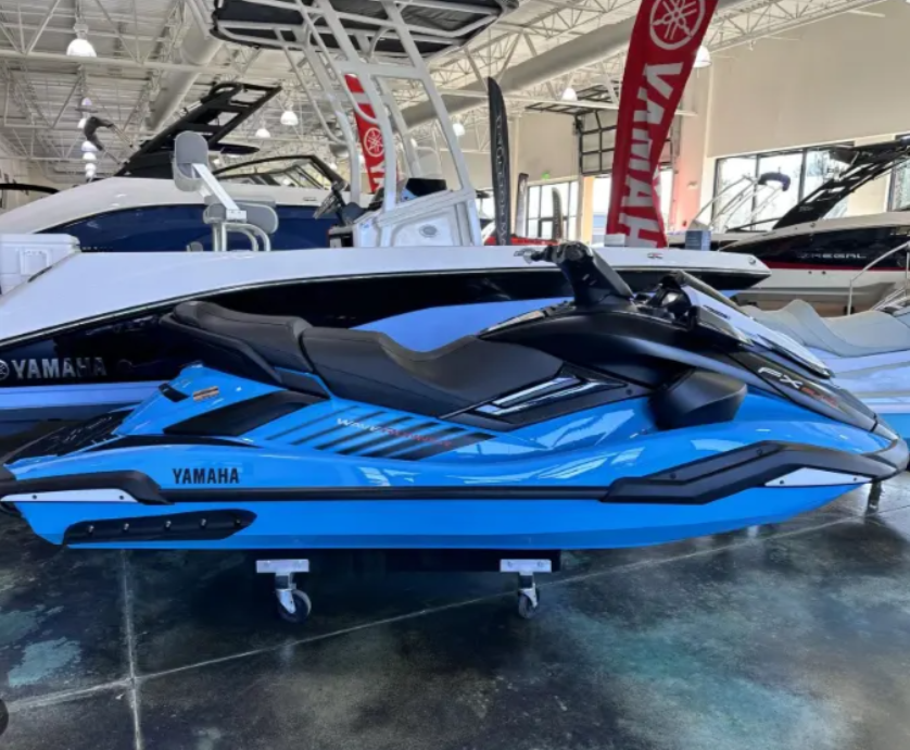 Yamaha Waverunner GP1800R 4